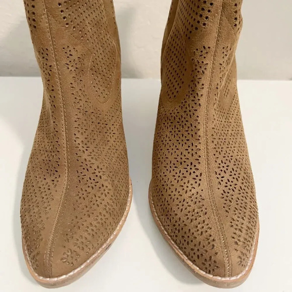 COCONUT by MATISSE Back Road Perforated Western Ankle Boots size 8.5 - Picture 5 of 11